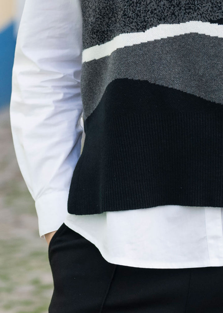 Sleeveless Sweater With Detachable Snood