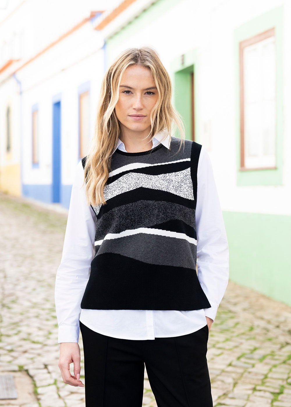 Sleeveless Sweater With Detachable Snood