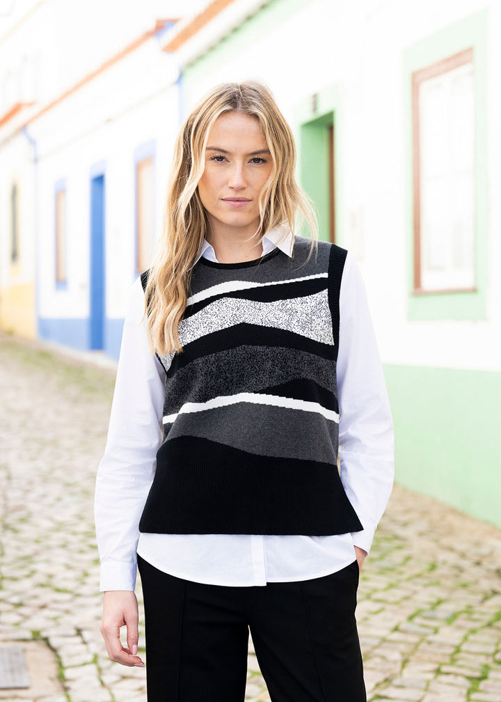 Sleeveless Sweater With Detachable Snood